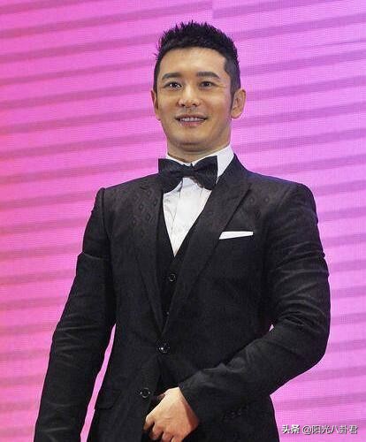 吳尊與同學合影像差一輩，黃曉明運動瘦身去油，中年男明星回春了