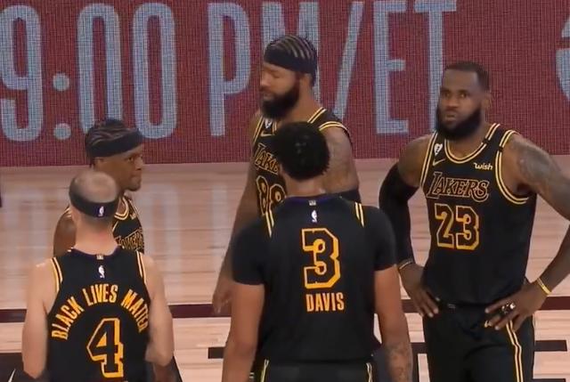 軟豆指導實錘！湖人已鳴金收兵，Rondo還在場邊指揮後補球員打球！-黑特籃球-NBA新聞影音圖片分享社區