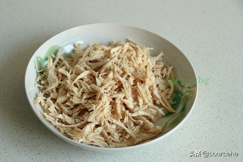 自從學會做肉鬆，隔三差五做一次，寶寶吃粥加一勺，一碗不夠吃