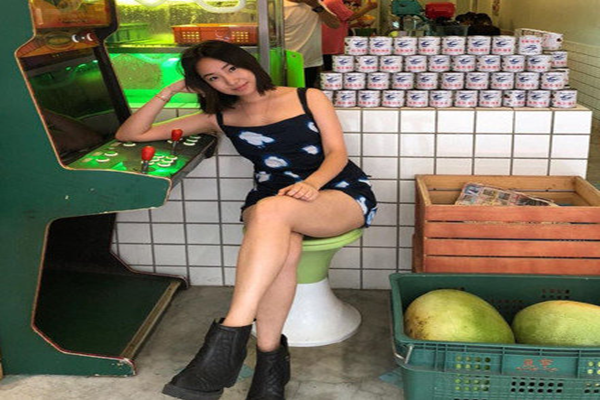 杨祐宁官宣女儿出生，网友：什么时候结婚的？妻子又是谁？