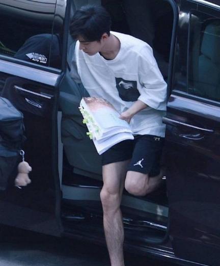 肖战复出参录新综艺，却遭恶意举报和抵制，理