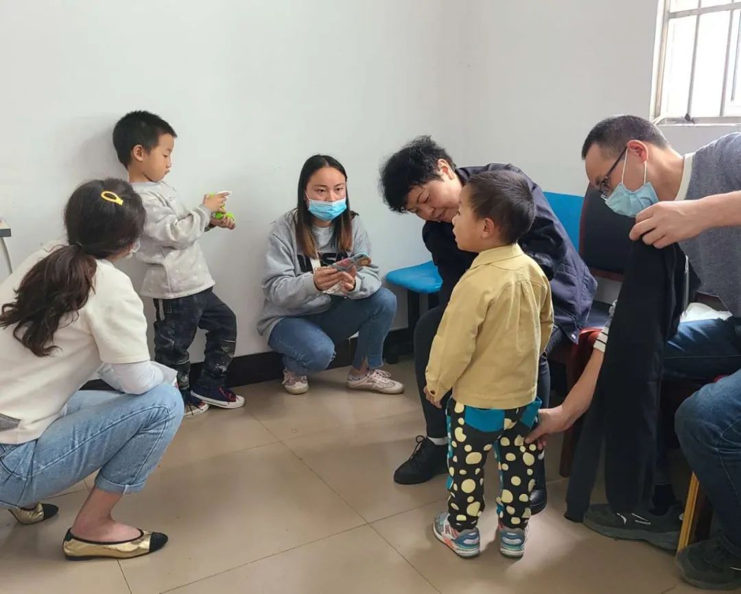 安顺：四岁小孩被救助前惊吓过度，急需社会帮助