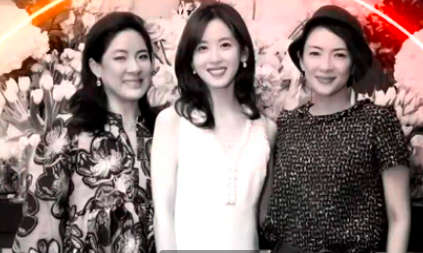 27岁章泽天参加聚会，一袭长裙尽显贵妇气质，耳朵上珠宝吸睛