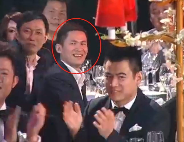负债四千万又如何？李亚鹏的豪华人脉圈，连杨丽萍都只是其中一角