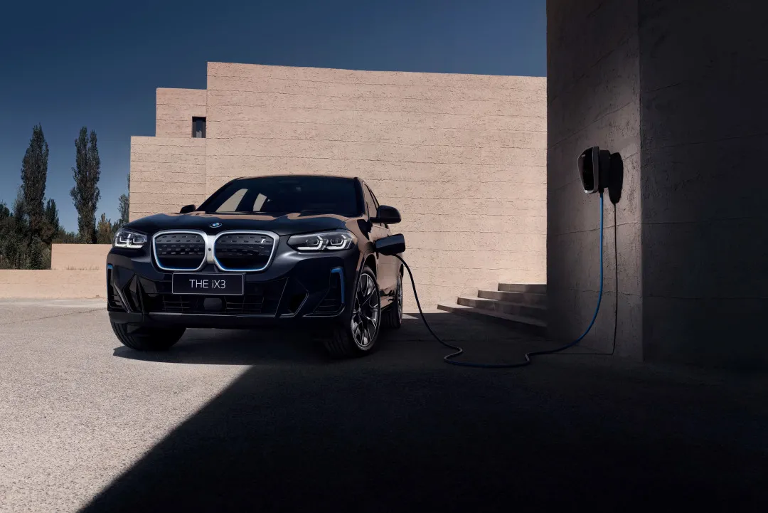 新BMW iX3 | 焕然一新,「i」不释手