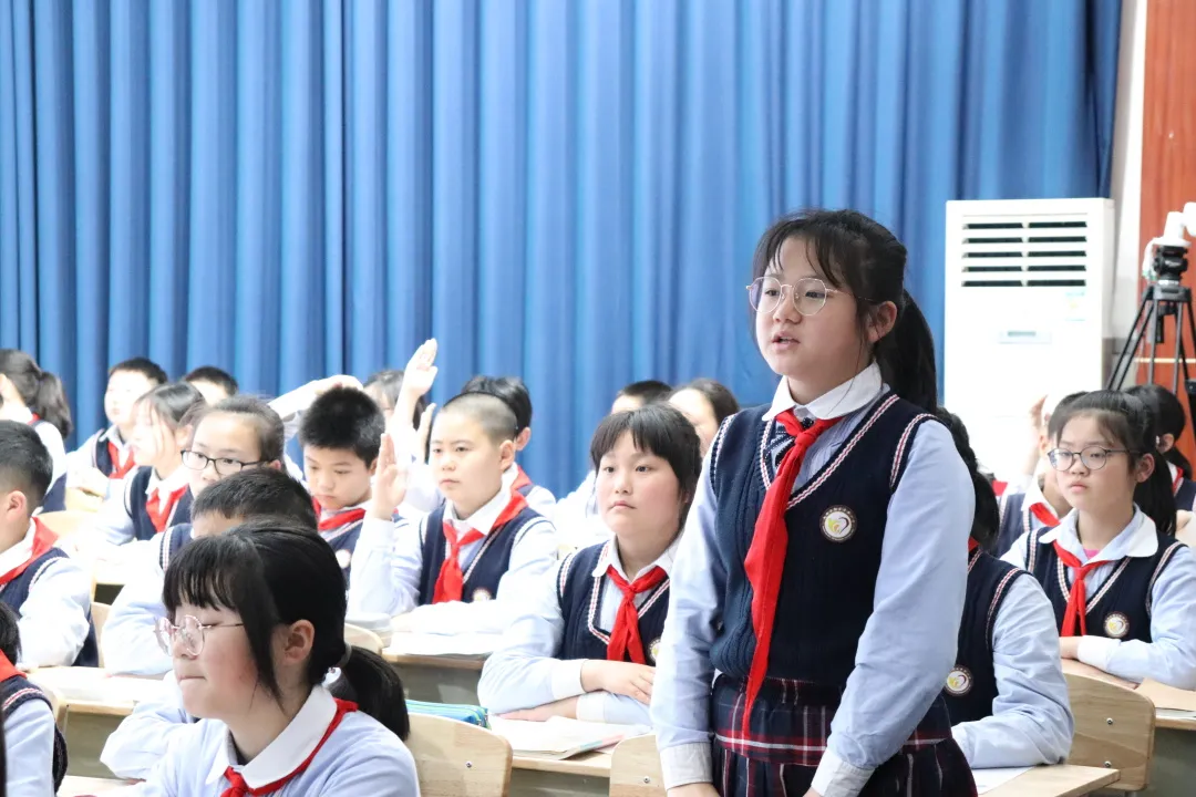 成都高新区小学语文习作赛课在高新区中和小学举行