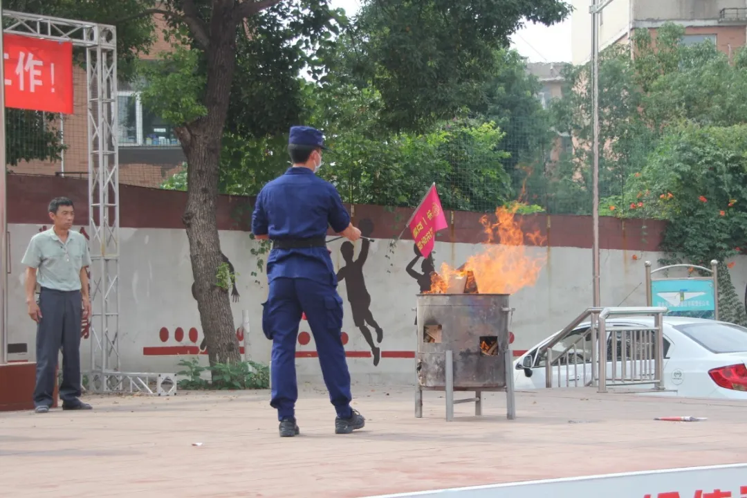 华一双师——开展校园消防演练，筑牢校园消防安全“防火墙”