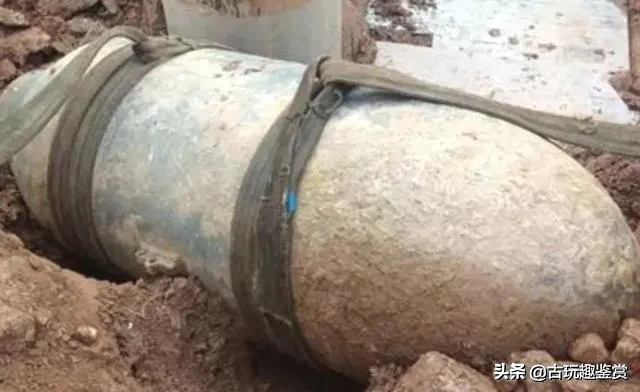 四川农村特大发现，工人施工挖出“炸弹”，专家看后却乐开了花