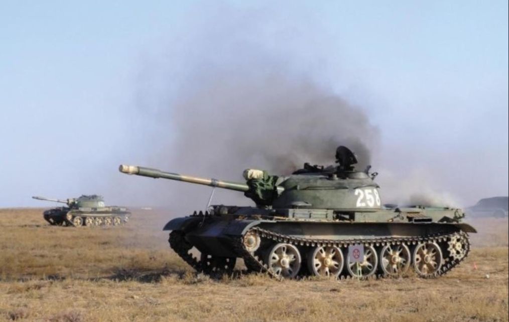 �콵���꣺�й����ģʵ������ĩ������һ����������һ��װ����