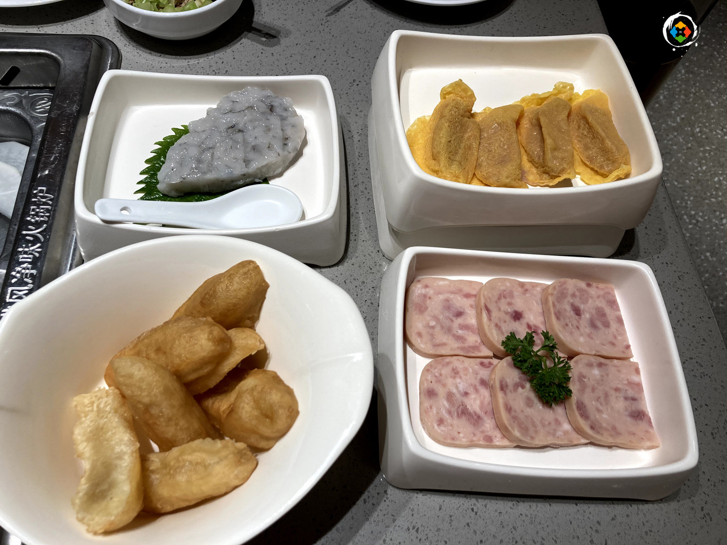 重庆人真的不吃海底捞吗？大量市民排队等位，本地人都被辣到不行