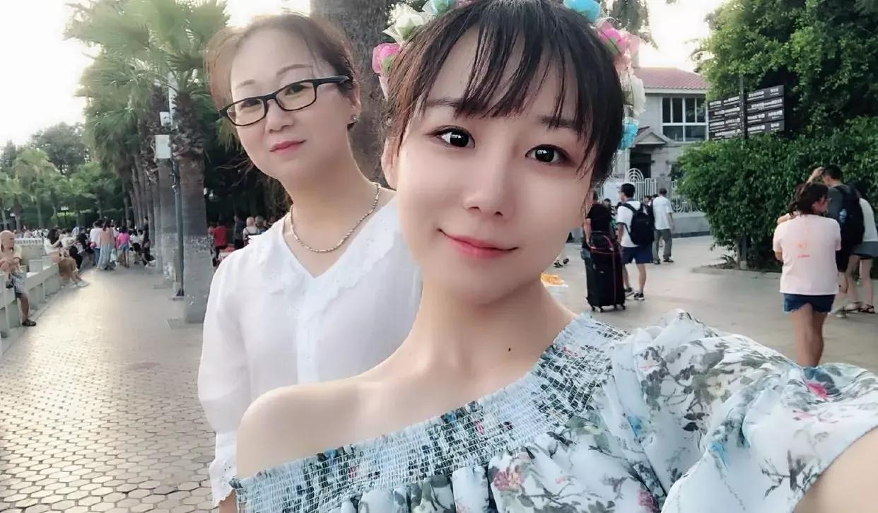 她退役后被保送至北大。之后她从一只丑小鸭，变成美丽的白天鹅！
