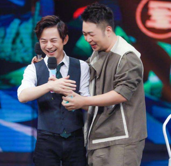杜海涛沈梦辰在一起8年不结婚，霍思燕杜江结婚8年不办婚礼
