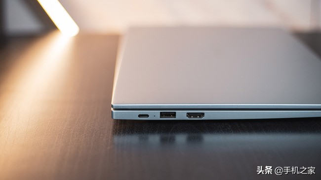 华为公司MateBook D 14锐龙版：全面屏手机轻薄笔记本 刚入初入职场最好“小伙伴”