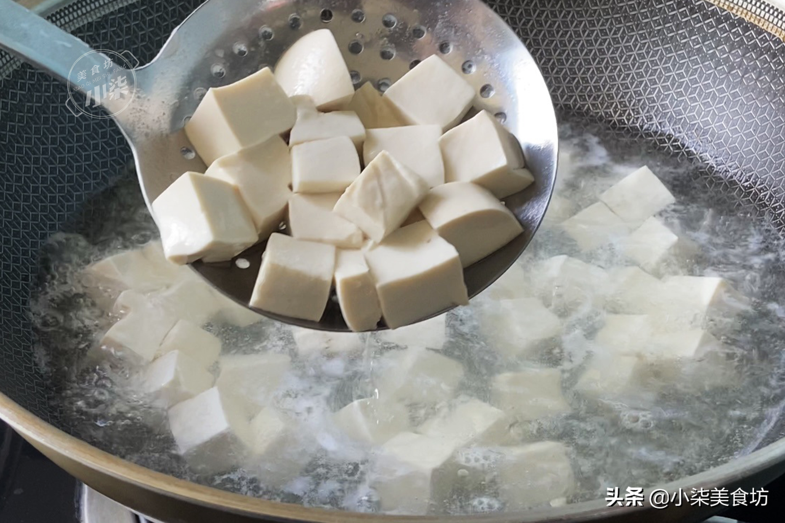 蒸鸡蛋时，切记不要直接上锅蒸了，多加2步，出锅鲜嫩入味营养高