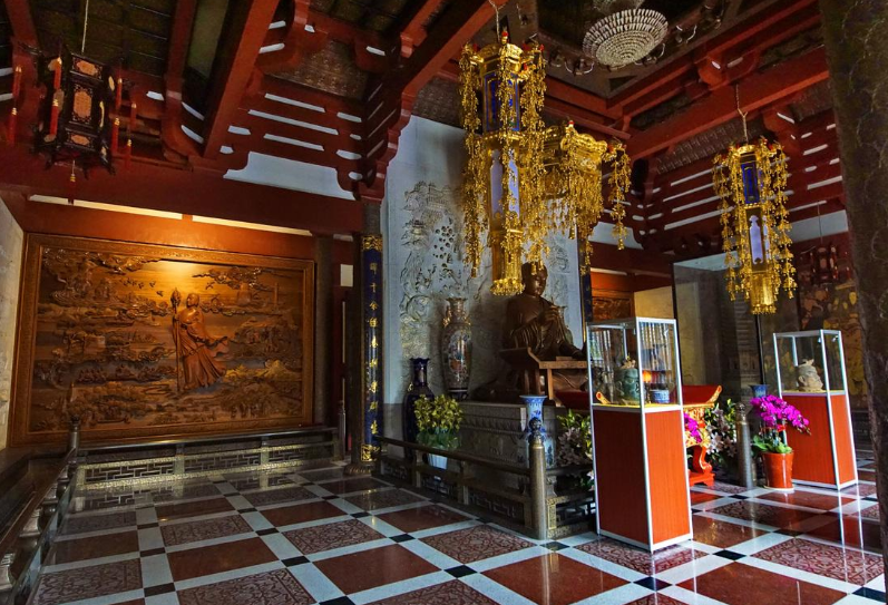 ������һ�����ߺ죬�˳�&ldquo;���µ�һ����&rdquo;�������ɮ���򿰱ȹʹ�