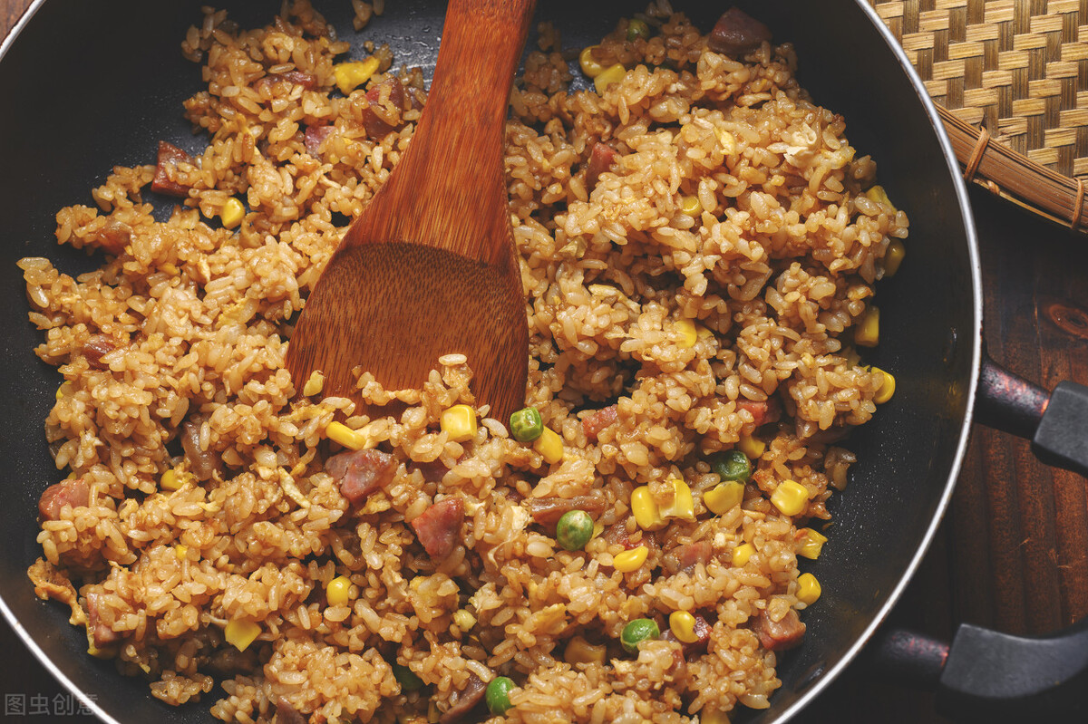 醬油炒飯時，多加1個步驟，米飯粒粒分明，賣相好又入味