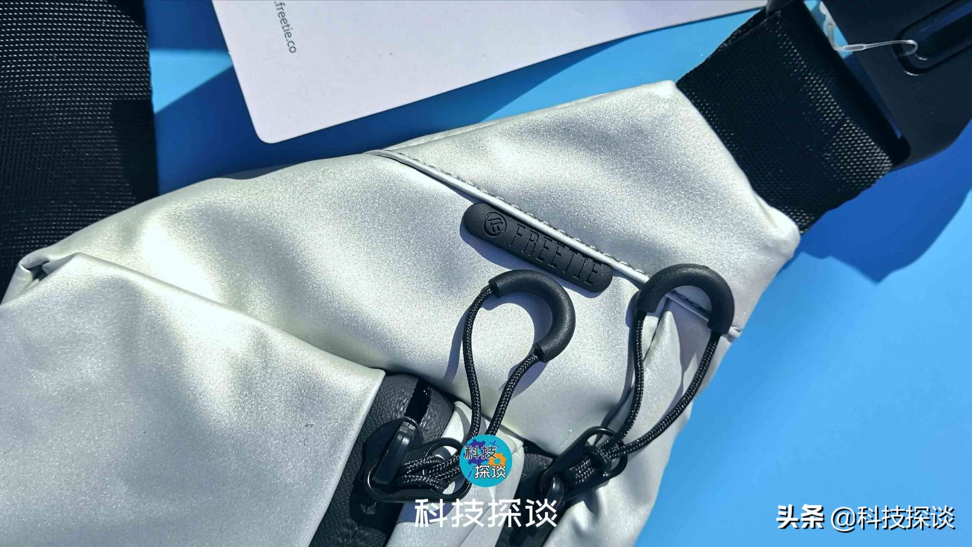还记得老罗带货的FREETIE飞织抗菌健步鞋？它家出腰胸包了
