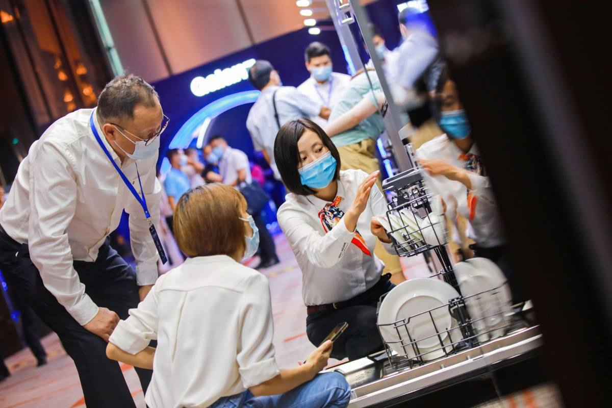 聚焦“Z世代”格兰仕正式发布国民潮牌“易厨”