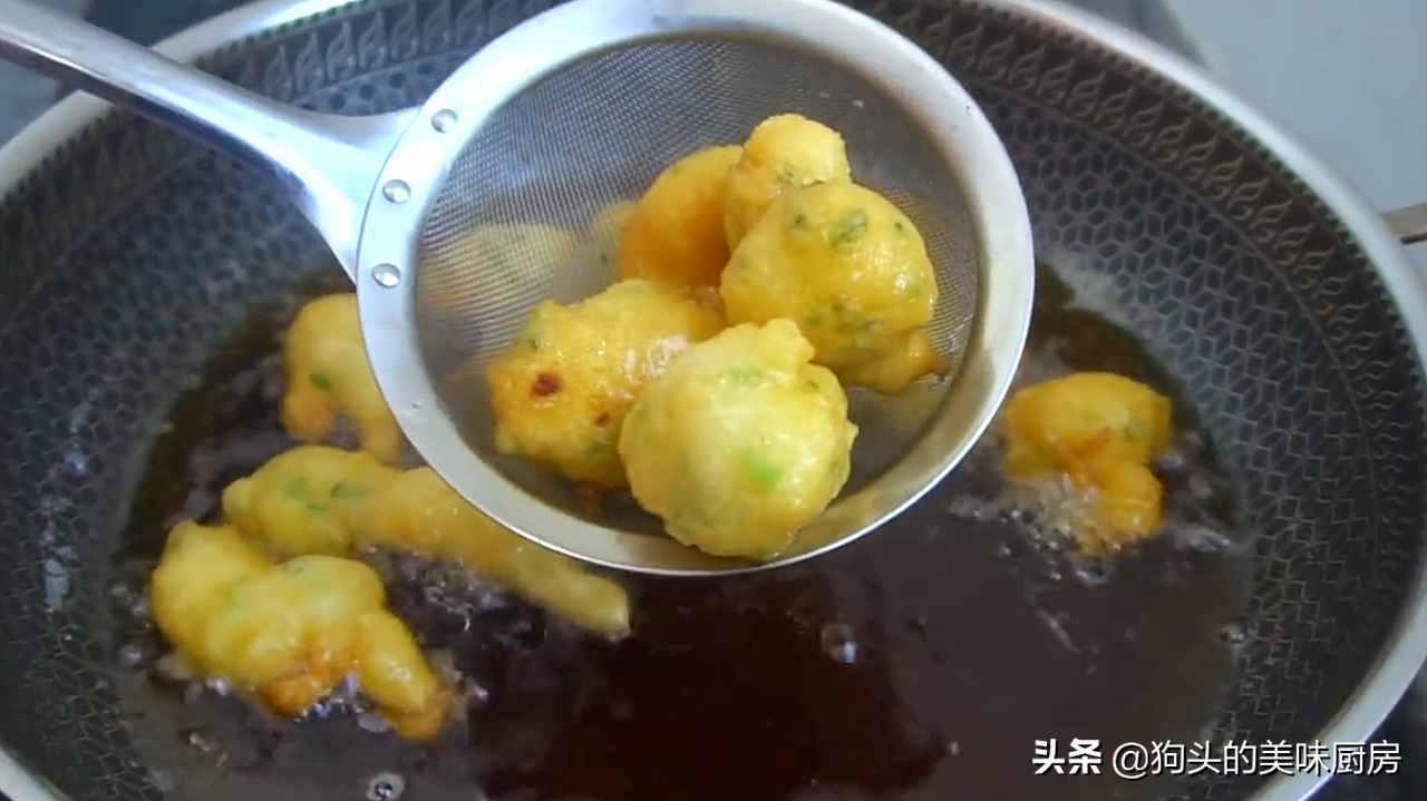 麵粉好吃的做法，香酥鬆軟，蔥香濃郁，做法簡單，比油條好吃