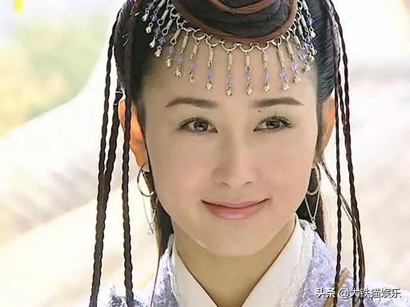 被造型师偏爱的“额饰”，某些剧女演员人均好