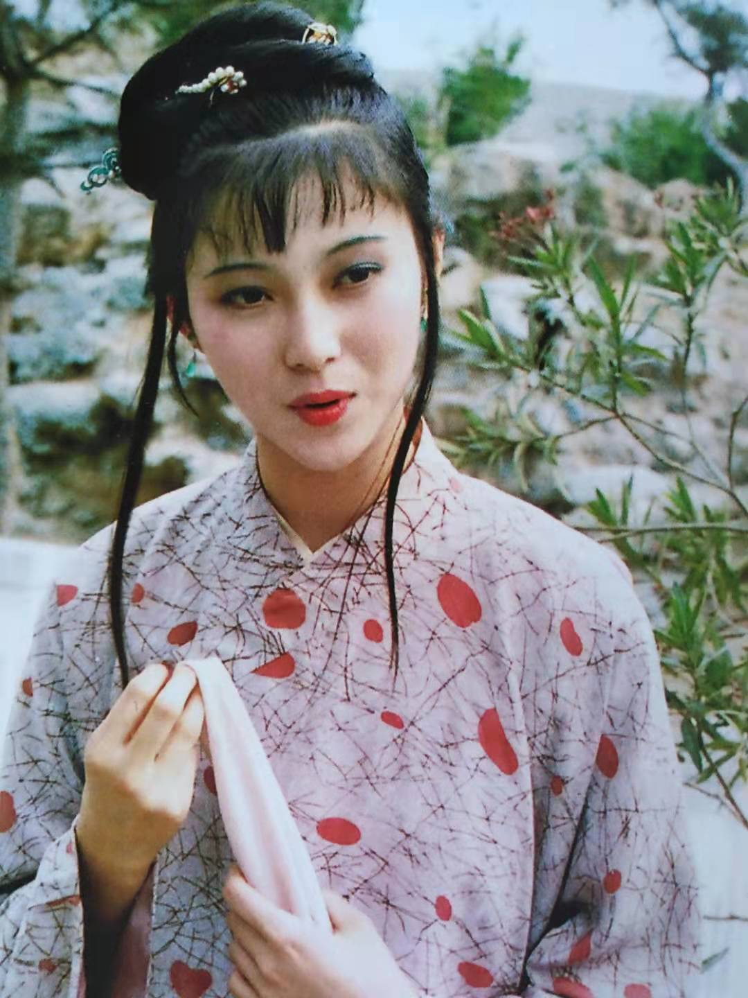 刘姥姥喝过的茶杯，妙玉为何嫌脏？宝玉：她没有嫌贫爱富