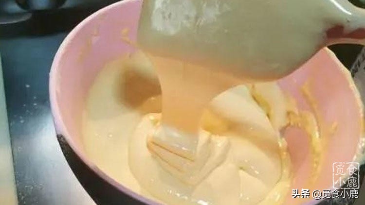 外面酥脆，裡面軟嫩香甜的蛋糕，自己在家也能做，好吃還不上火