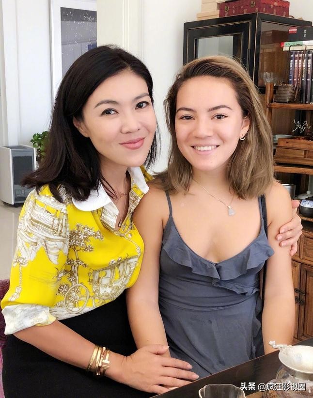 时尚女魔头的毁灭史，和她又坏又拜金的名媛经历，不输吴亦凡