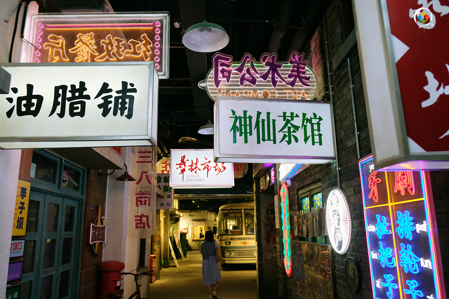 重庆洪崖洞开始形象包装，2个月没有外墙灯饰，游客还会去吗？