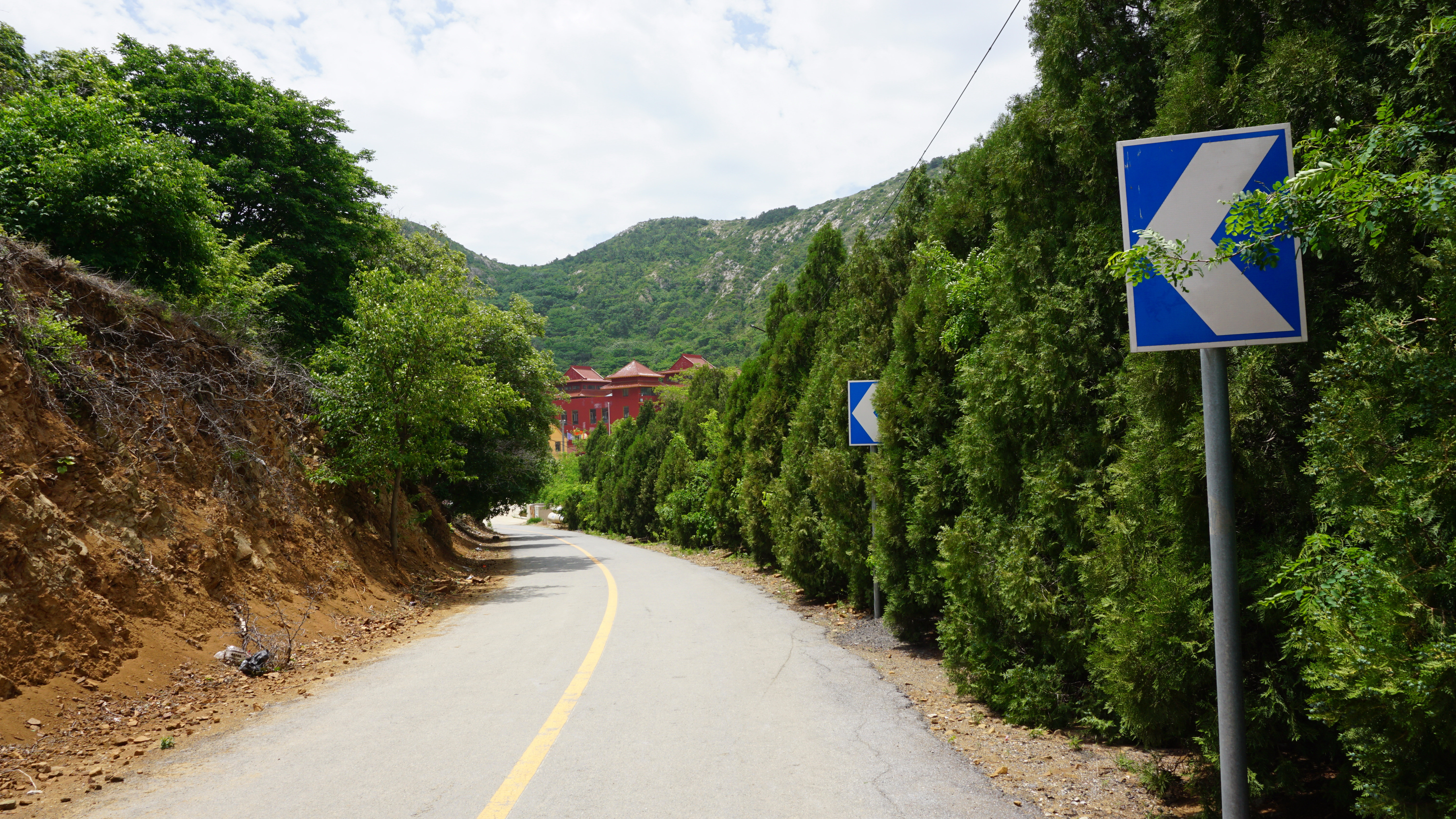 九峰相连 青山环抱 风光秀美的大连安山寺