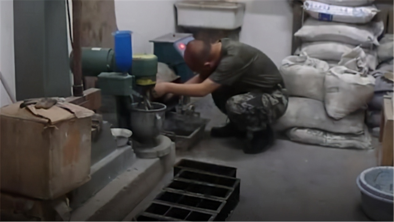 美钻地弹遇克星！25岁中国小伙研制特种水泥，荣