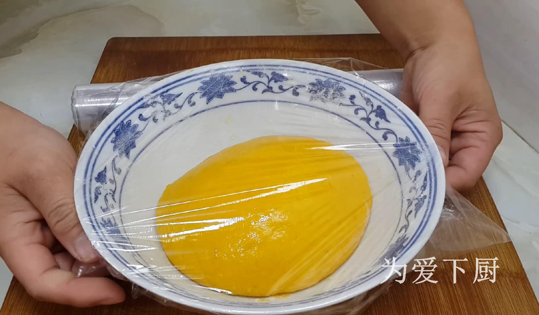 面粉别炸油条了，加半个南瓜，个个金黄鼓大泡，比面包蛋糕还香