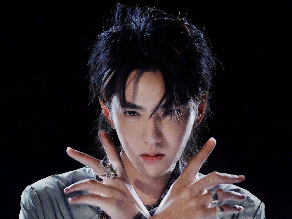 青簪行双人海报释出，吴亦凡杨紫组CP，吴亦凡会扭转演技口碑吗？