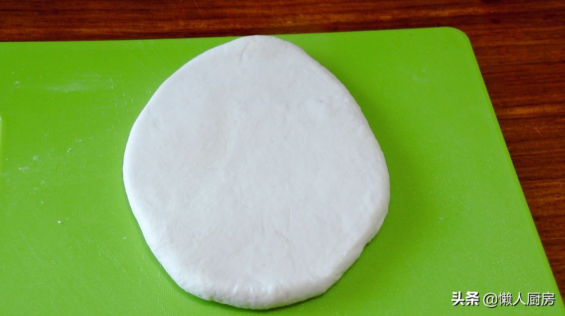 過年做這道小吃，包滿花生餡，寓意錢包滿，是招待客人必備的食品