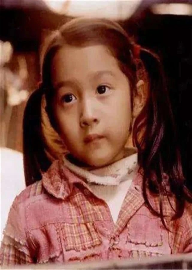 看“童年照”猜女星，一秒认出迪丽热巴，认出