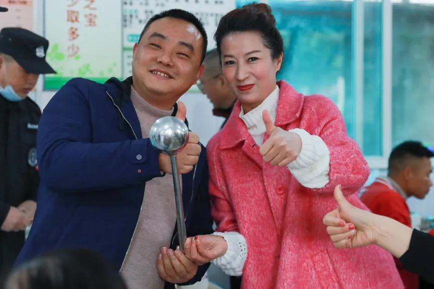 老师，您笑起来真好看——记双流区金桥小学“三八”妇女节活动