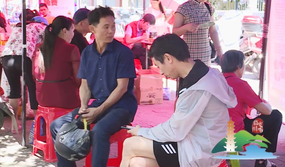 高考第一天!临川考场外发生的一幕......