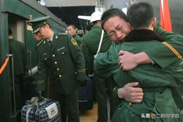 军人离开部队时，有四种说法：退伍、转业、复员、退役，有何不同