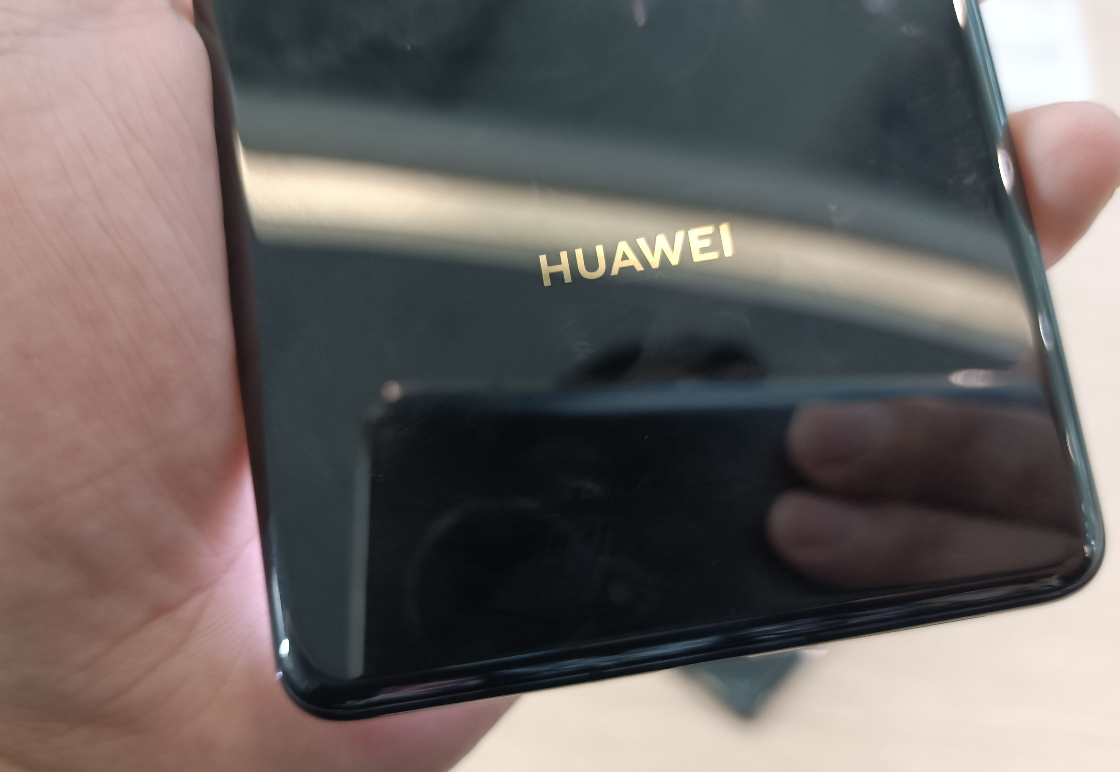 华为Mate40 Pro+开卖一个月，评价已出炉，差评太无