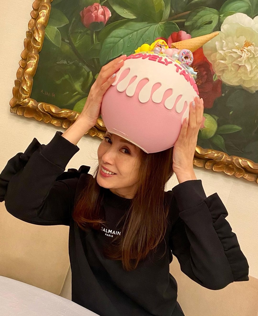 郭可盈曬照為女兒慶生，以維港為背景秀豪宅，熊黛林倆娃可愛出鏡