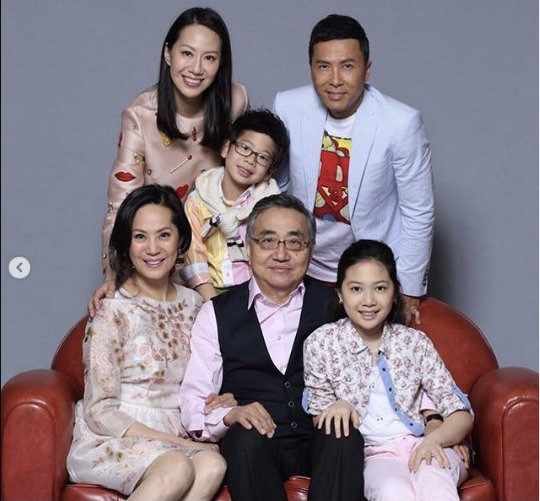 大女兒嫁影星甄子丹，小女兒嫁百億富二代，這位父親“教子有方”