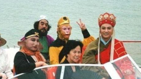 演员休息的时候都在干嘛？你能忍到第几张不笑