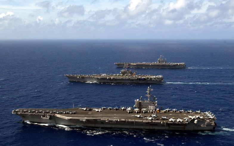 美军真的没落了吗？张召忠发出警告，千万别被