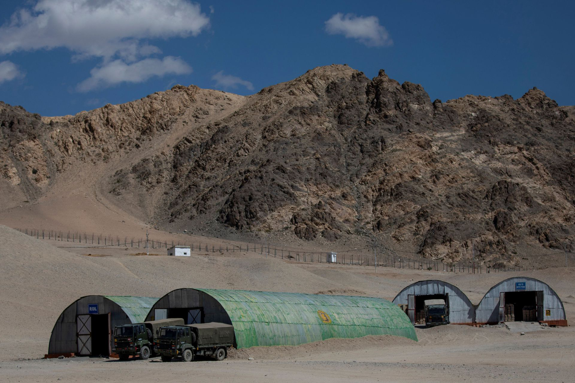 ��ѡ�й������֣�ӡ�ȱ��������ǽ��ϵף�����ˮƽ̫����