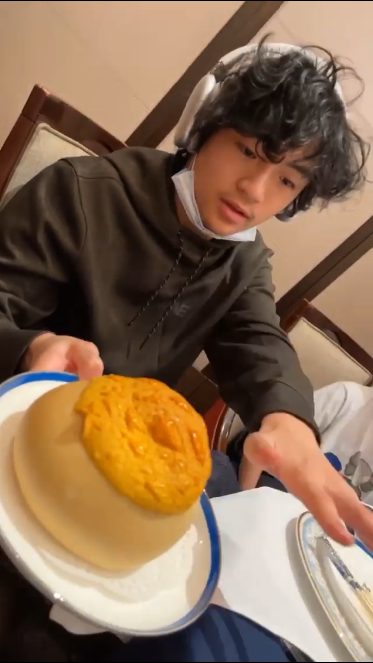 張柏芝大兒子罕見露臉，13歲Lucas稚氣褪去變成熟，很像謝霆鋒