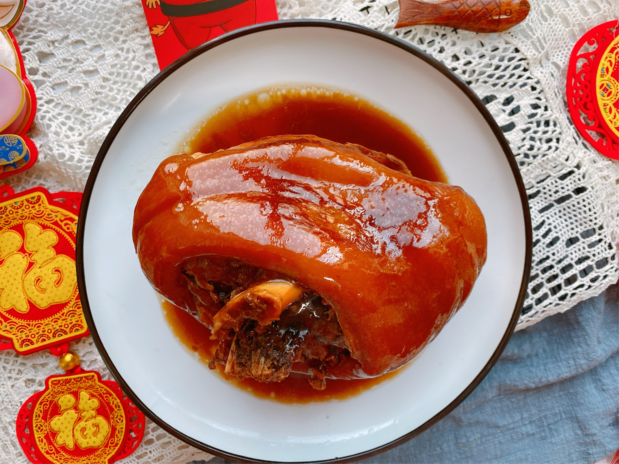 年夜飯硬菜紅燒蹄髈，簡單3步，燉的軟糯脫骨，大口吃肉真過癮