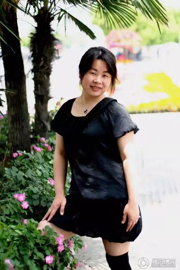 “网红女脱星”流氓燕的豪放生涯