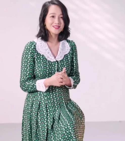 朱丹2胎产子后复工，身材尚未恢复却仍然自信，美得很真实