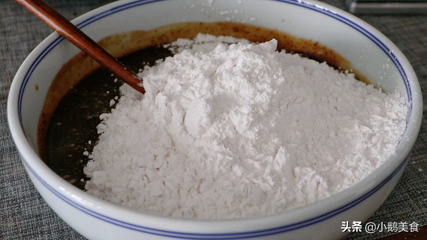 广式早点红枣糕，一拌一蒸2步搞定，冰凉香甜Q弹，夏天最爱它