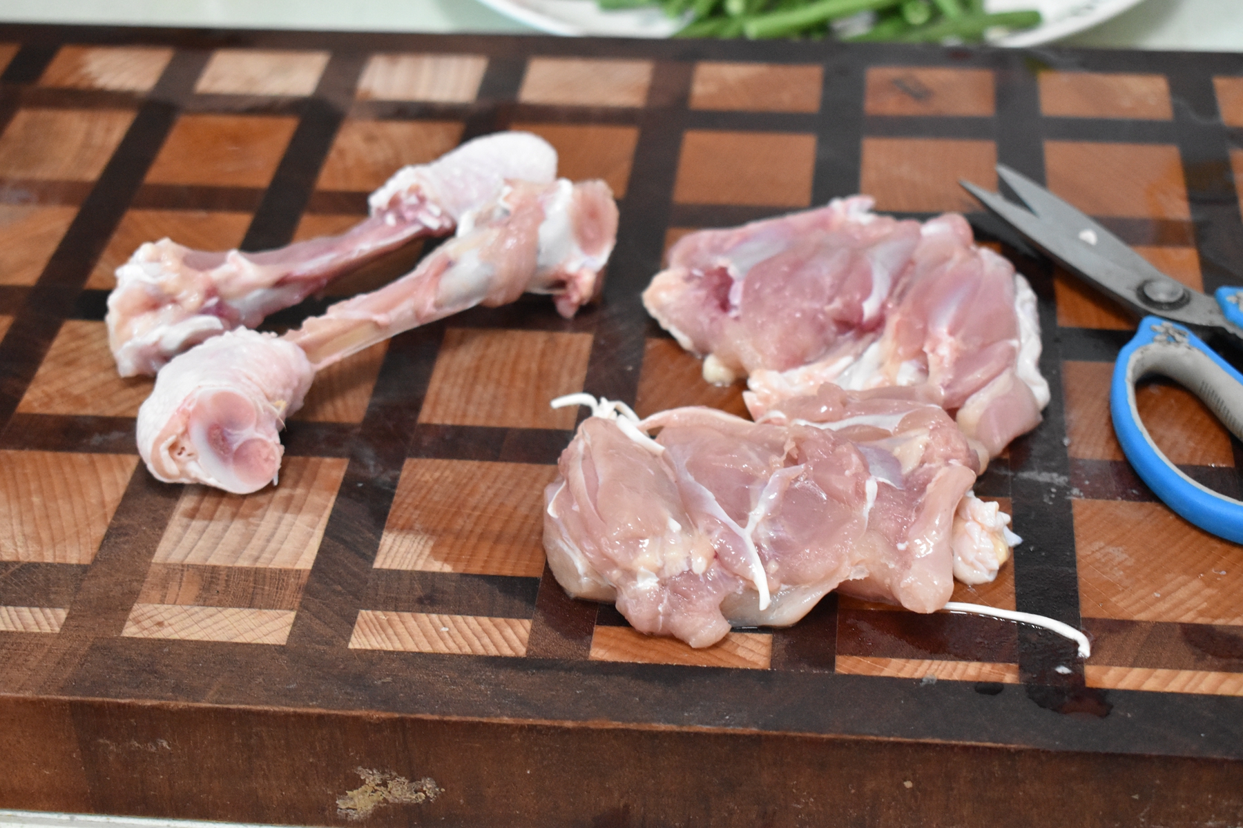 夏天少吃羊肉多吃它，搭配当季蔬菜简单炒一下，营养味美又下饭