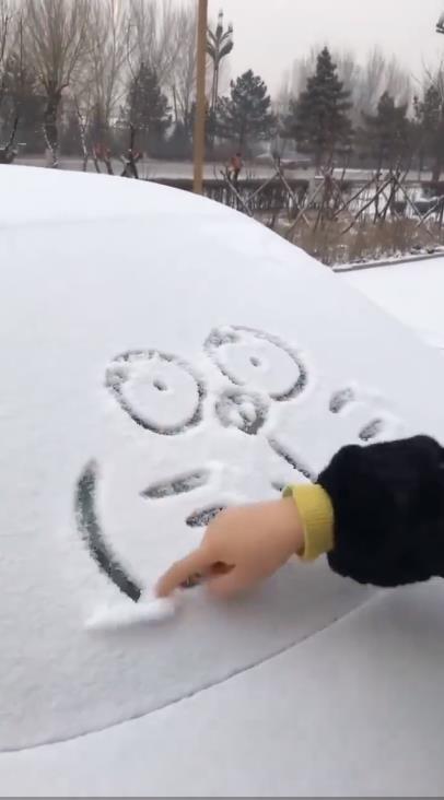 北方人打雪仗都带医保？战斗场面太爽，南方人都酸了